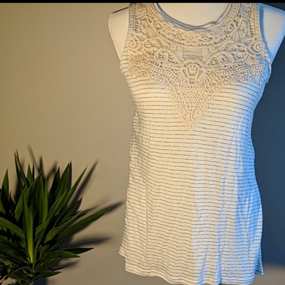 Knox Rose Flowy tank - Picture 3 of 3